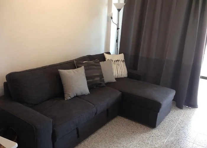 5 Min Walk From Yumbo 216 *