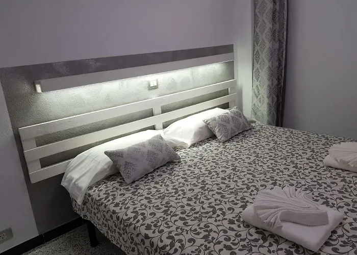 5 Min Walk From Yumbo 216 Апартаменти