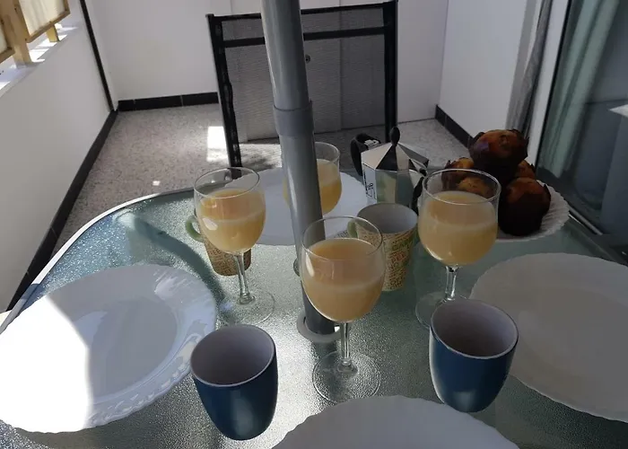 5 Min Walk From Yumbo 216 Апартаменти