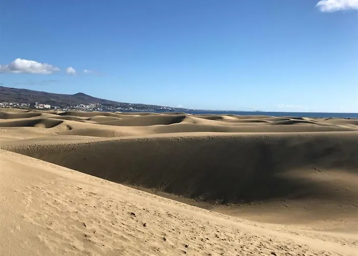 Апартаменти 5 Min Walk From Yumbo 216