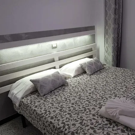 5 Min Walk From Yumbo 216 Апартаменты