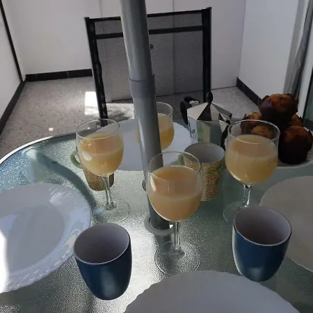 5 Min Walk From Yumbo 216 Апартаменты